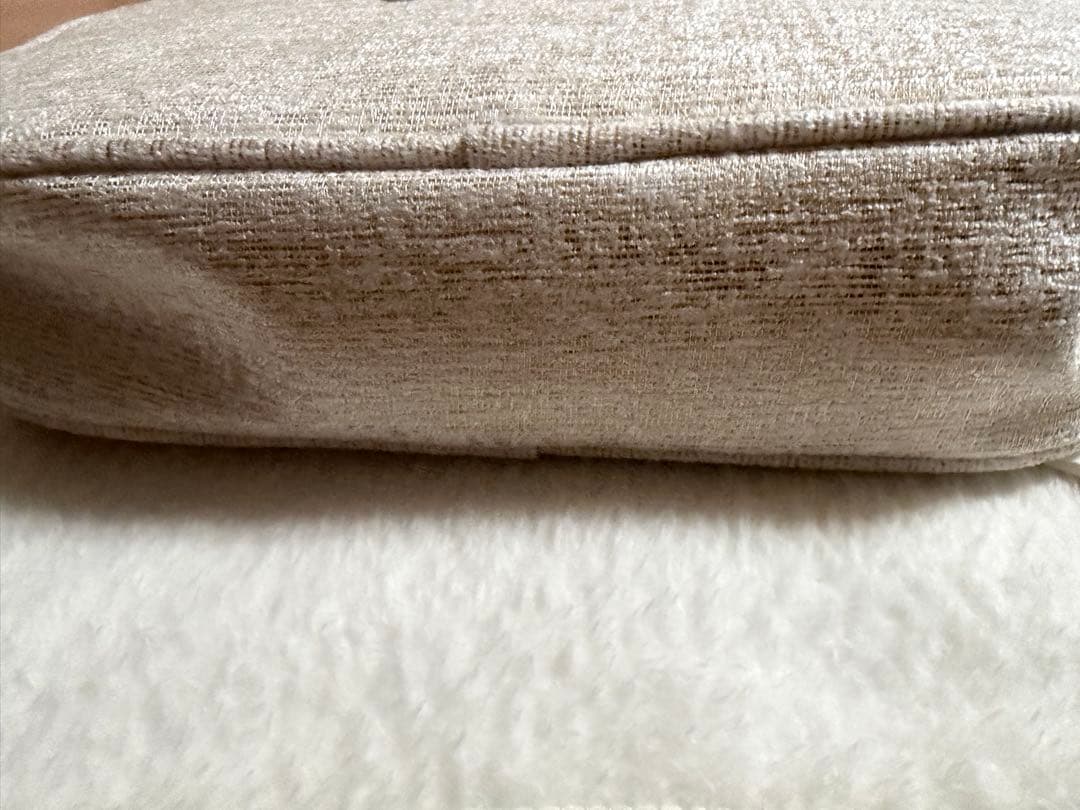 CHANEL シャネル　ホリデー限定 ノベルティ　ポーチ　ベージュ ラメ