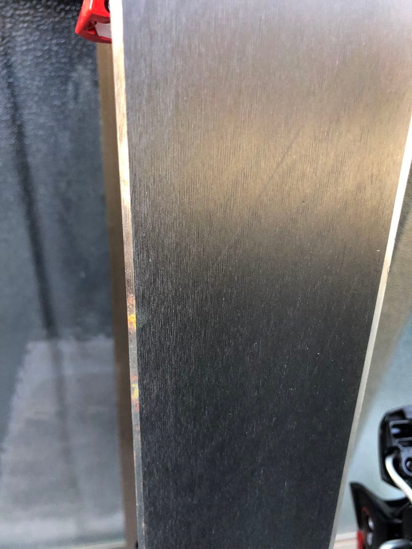 Elan のスキー板。