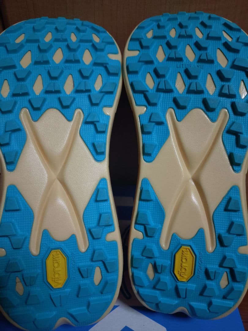 HOKA ホカオネオネ　テクトン　TECTON X2　23.5cm　カーボン