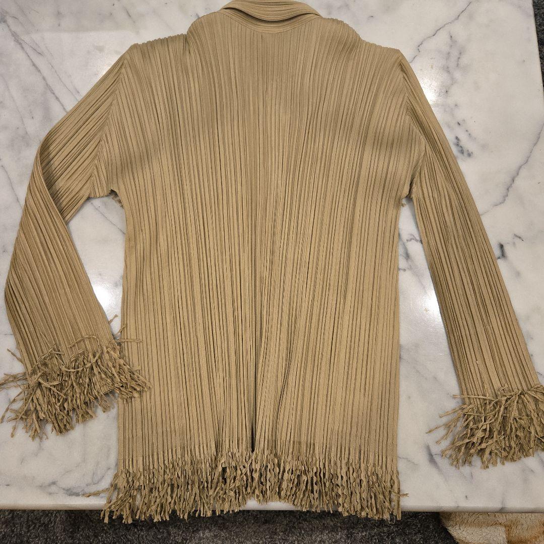 専用　フリンジ付きプリーツプリーズ 長袖シャツ ベージュ