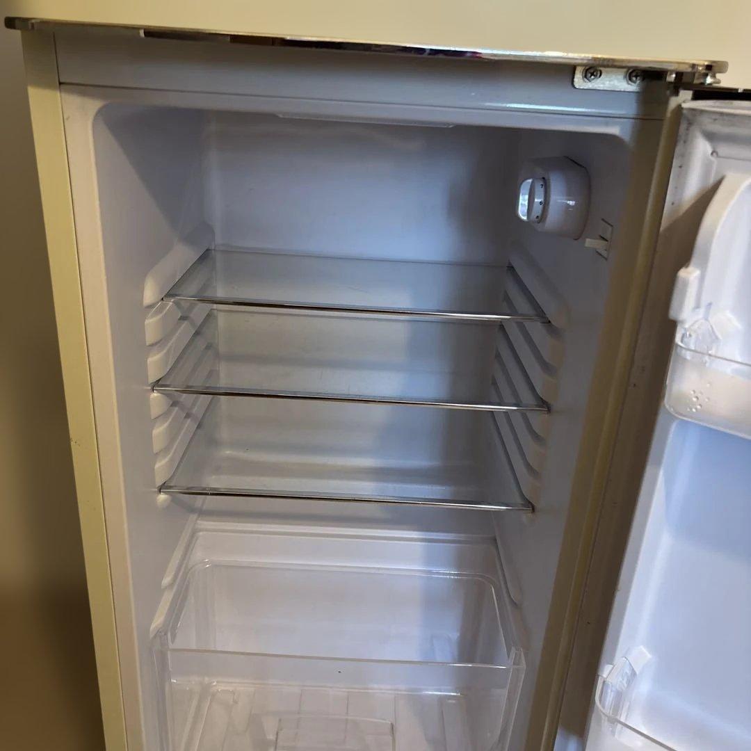 レトロデザイン　ノンフロン冷凍冷蔵庫　１１４ℓ PRR-122Ｄ-Ｗ