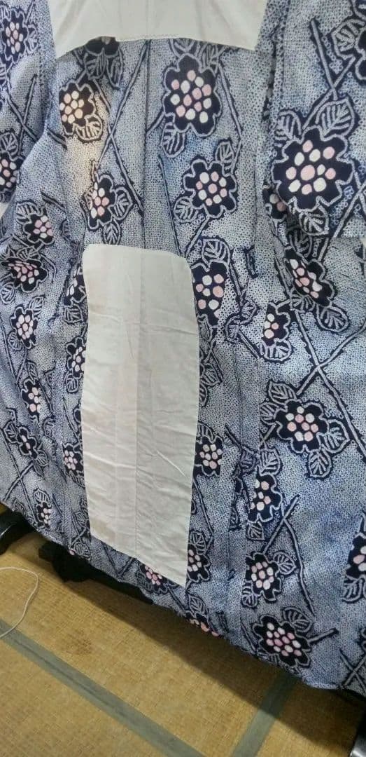 有松総絞り浴衣小紋、紺色生地に全体に花柄入