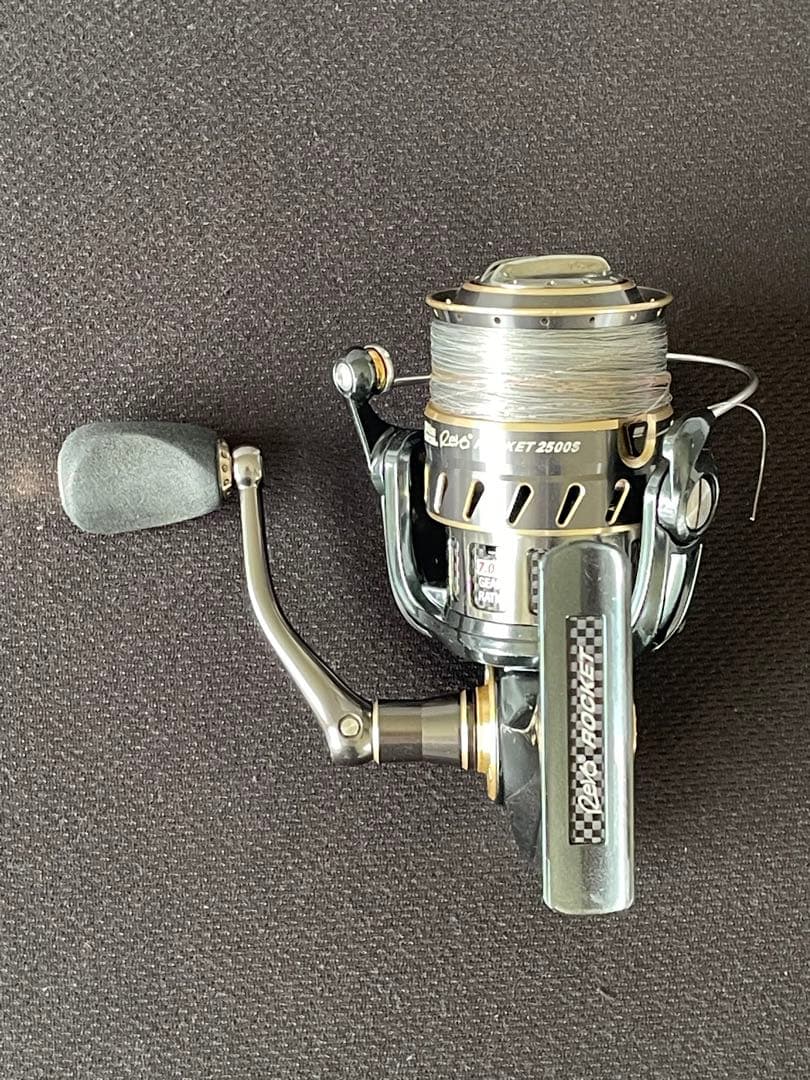 Revo ROCKET 2500S スピニングリール