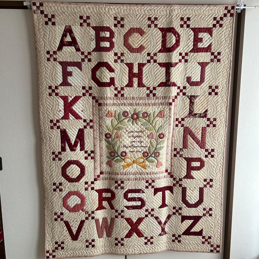ハンドメイド パッチワークアルファベットと花のメッセージキルト