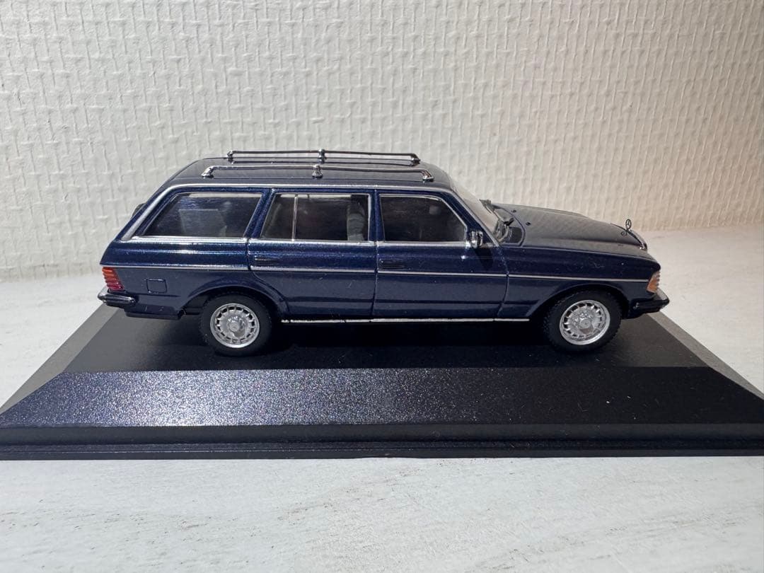 Mercedes-Benz W123 ダークブルー ミニカー1/43