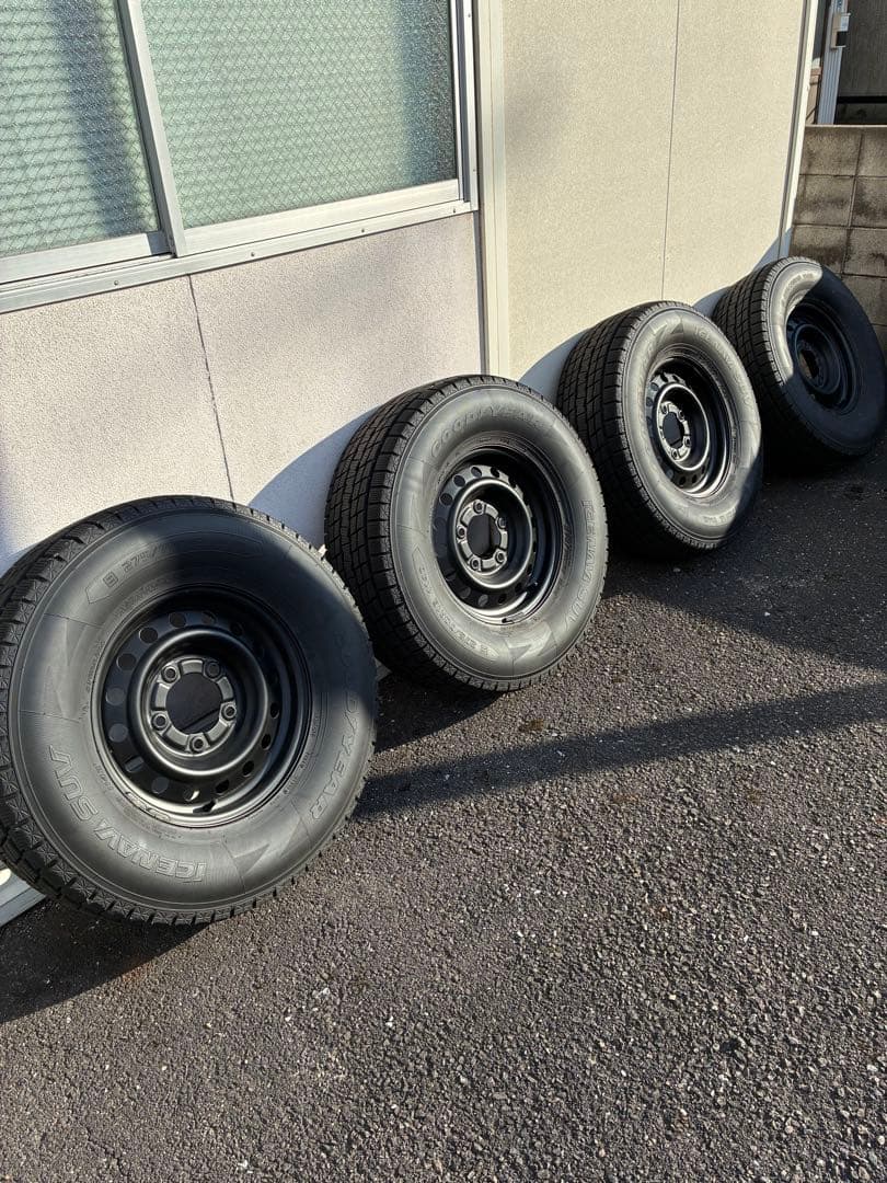 ランクル 100 スタッドレス　275.70.16 送料は着払いでお願いします。