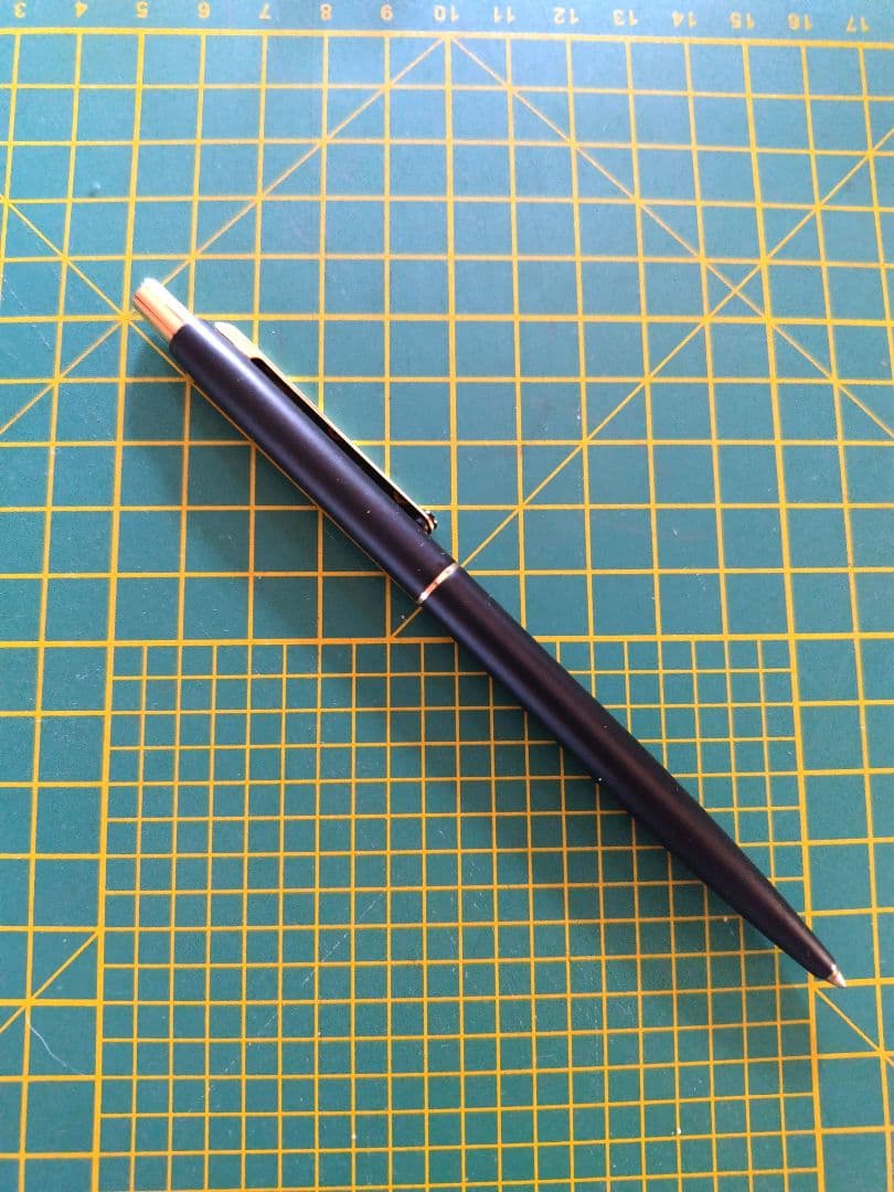 モンブラン ボールペン マット・ブラック＆ゴールド 「絶版品」