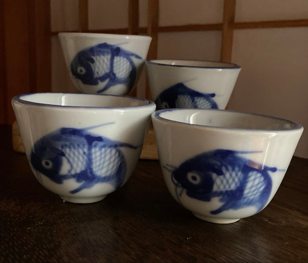 骨董　煎茶碗　手描き染付　茶器　鯉柄　湯のみ　4客セット