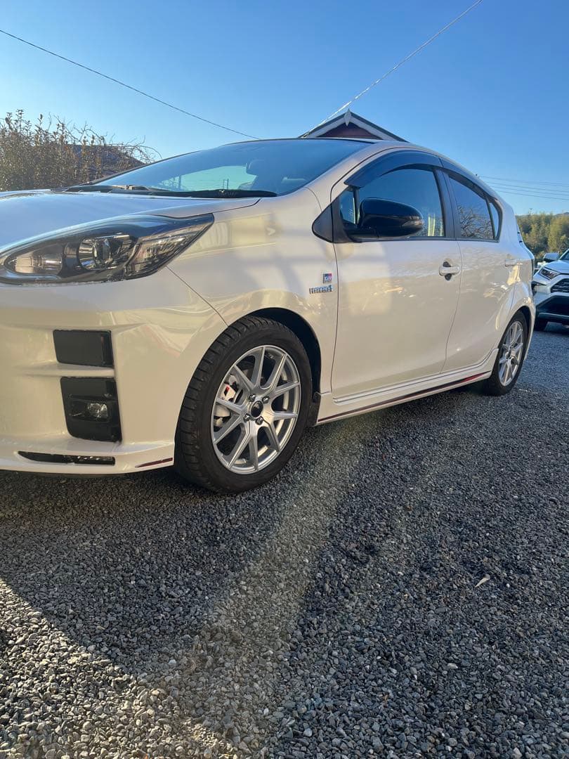 トヨタアクアスタッドレスタイヤホイールセット　ナットつき