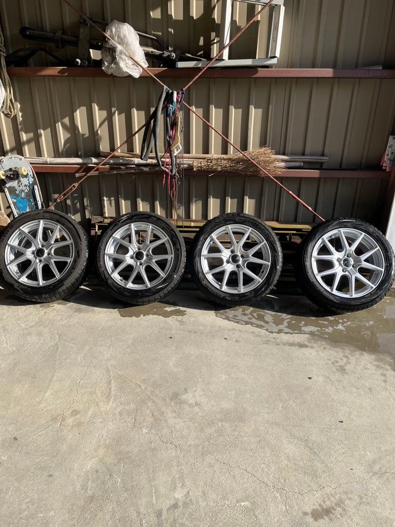 トヨタアクアスタッドレスタイヤホイールセット　ナットつき