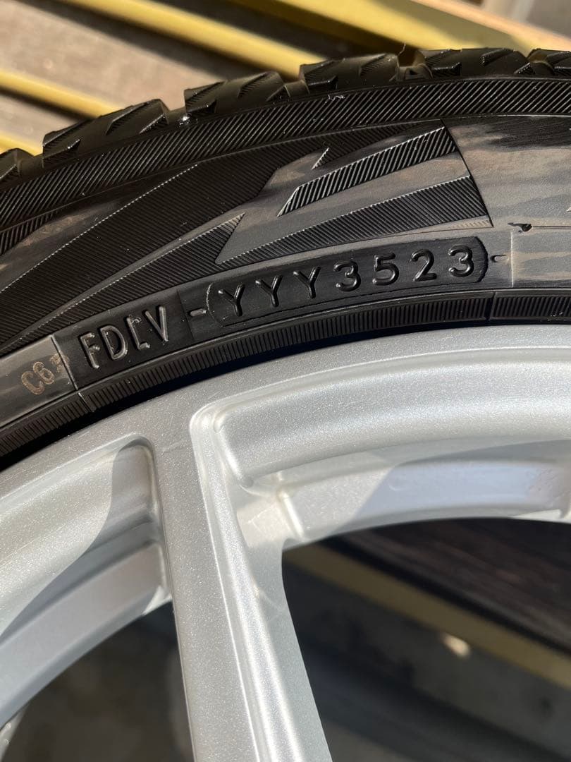 トヨタアクアスタッドレスタイヤホイールセット　ナットつき