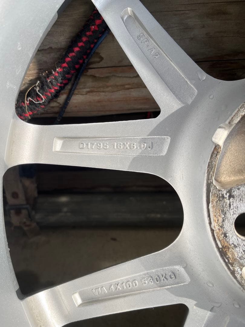 トヨタアクアスタッドレスタイヤホイールセット　ナットつき