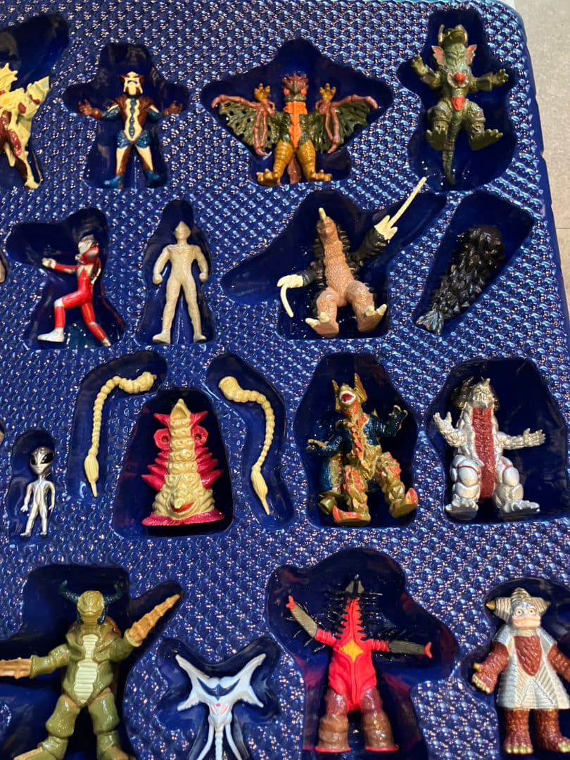 【ウルトラマン　ティガ・ウルトラ　モンスター超全集】3点セット　レア　欠品あり