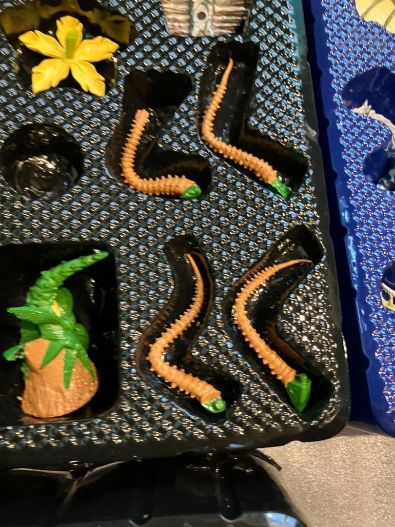 【ウルトラマン　ティガ・ウルトラ　モンスター超全集】3点セット　レア　欠品あり