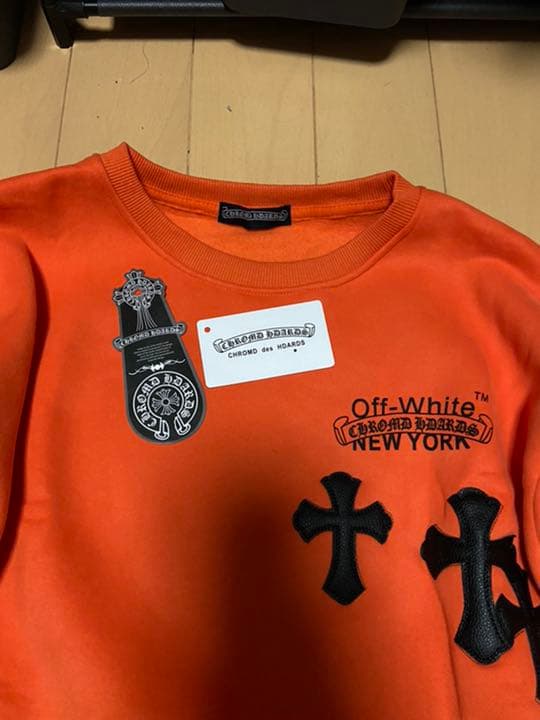 クロムハーツとoff-whiteコラボのトレーナー