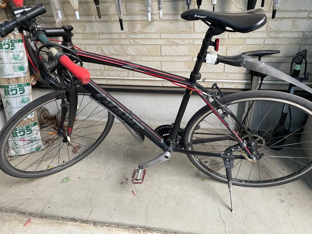 埼玉県川口市　クロスバイク ブラック/レッド ジャイアントr2
