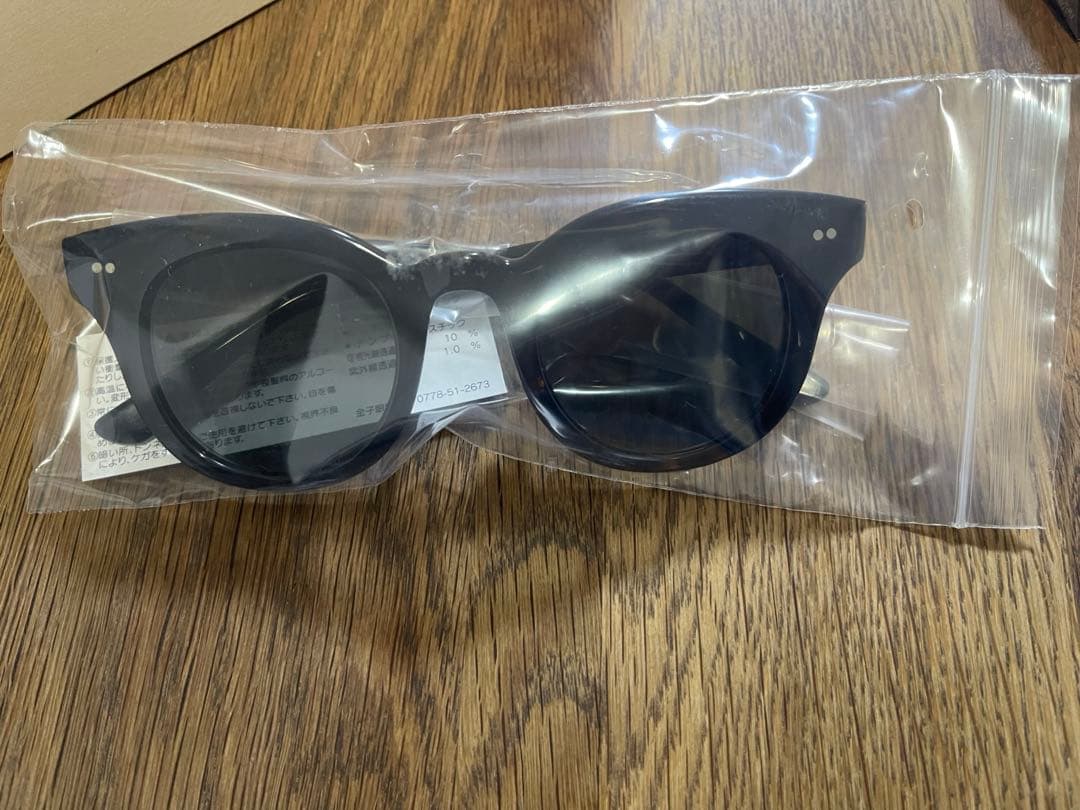 SHISHIKUI ARALE DEMI シシクイ　アラレ　デミ