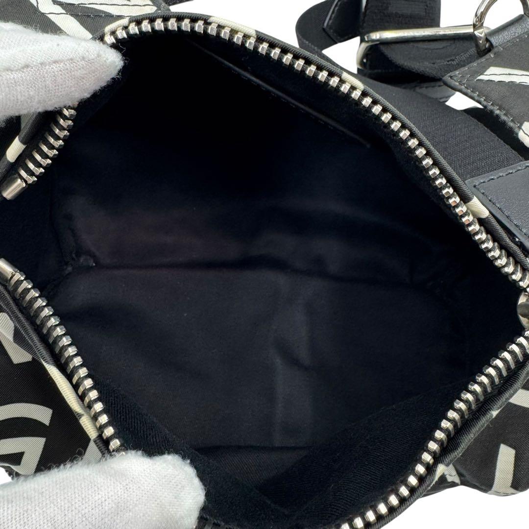 GIVENCHY ジバンシー　ボディバッグ　クロスボディ　ショルダーバッグ　総柄