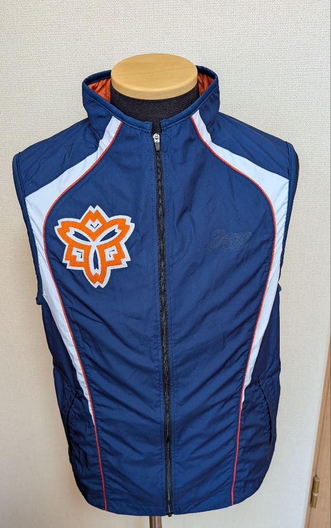 つ*な様 asics 日本体育大学 (駅伝部) ベスト　ネイビー ナイロンベスト