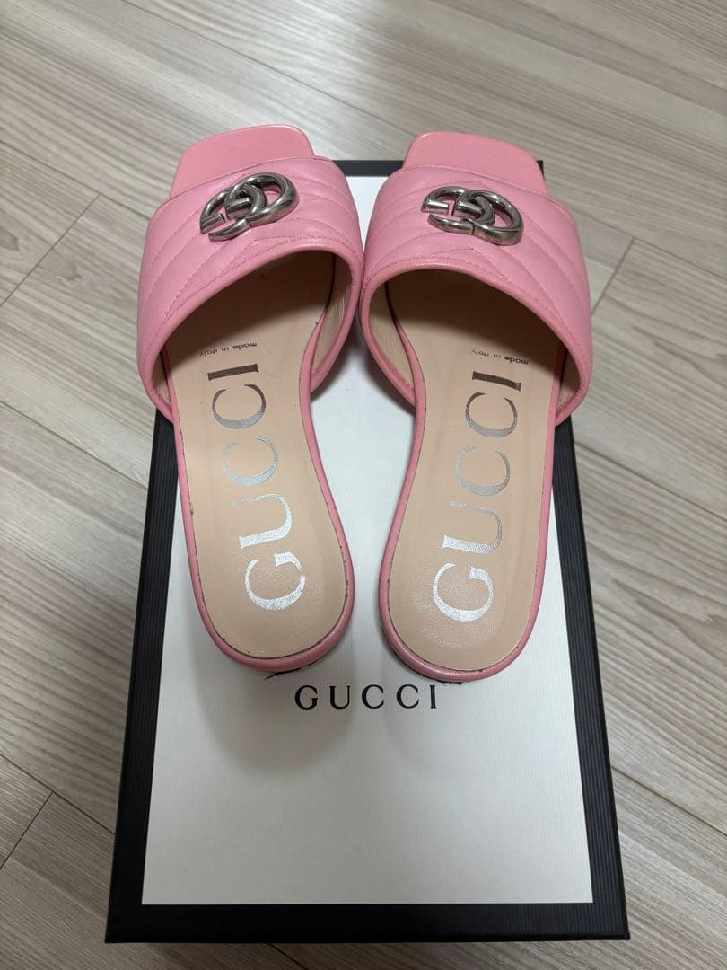 GUCCI ピンクGGロゴ サンダル