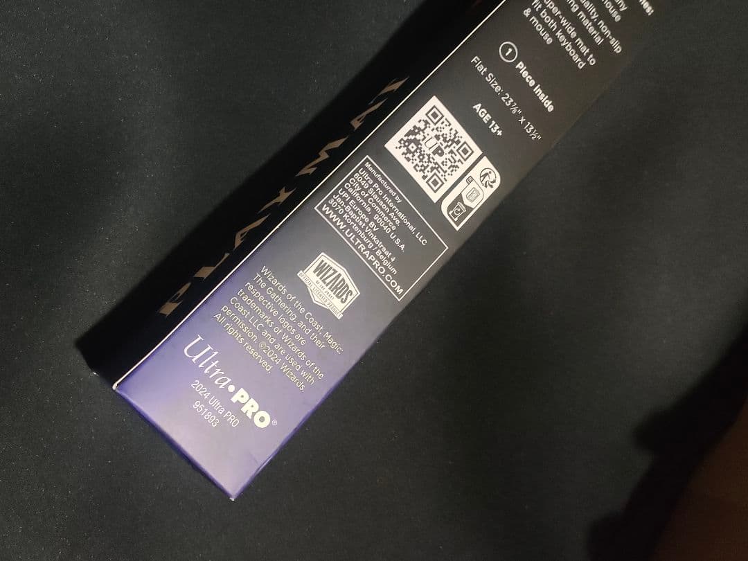 新品未開封 MTG FF ウルトラプロ プレイマット　迷える黒魔道士、ビビ