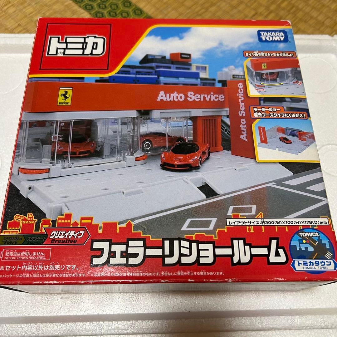 トミカ用　タカラトミー TAKARATOMY フェラーリ ショールーム【未使用】