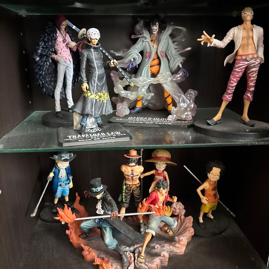 ワンピースフィギュア　フィギュアラックまとめ売り
