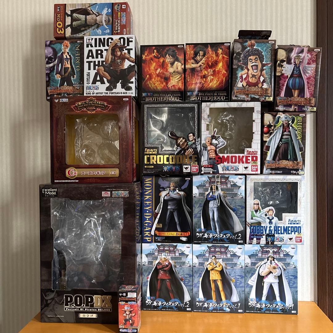 ワンピースフィギュア　フィギュアラックまとめ売り