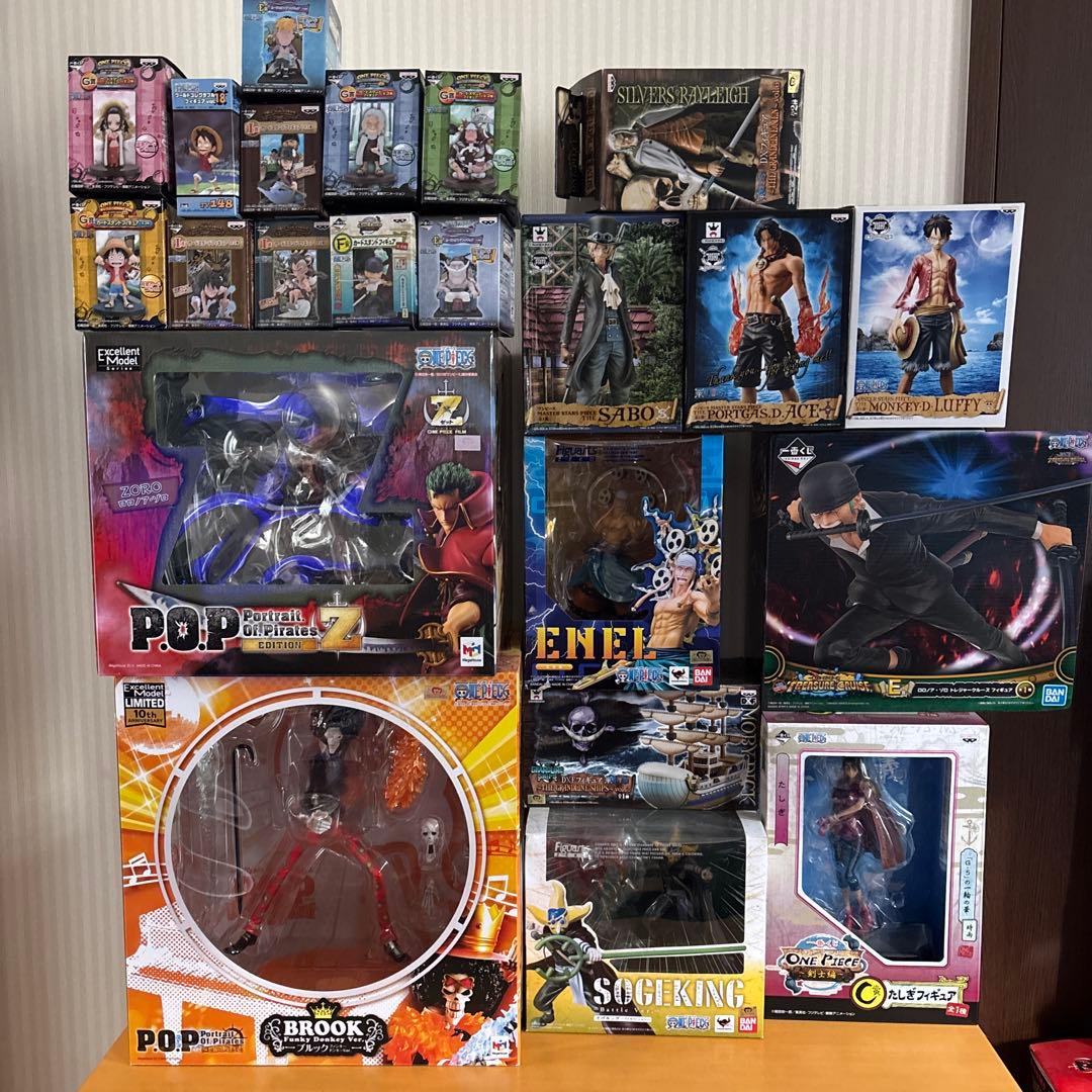 ワンピースフィギュア　フィギュアラックまとめ売り
