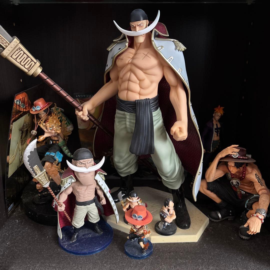 ワンピースフィギュア　フィギュアラックまとめ売り