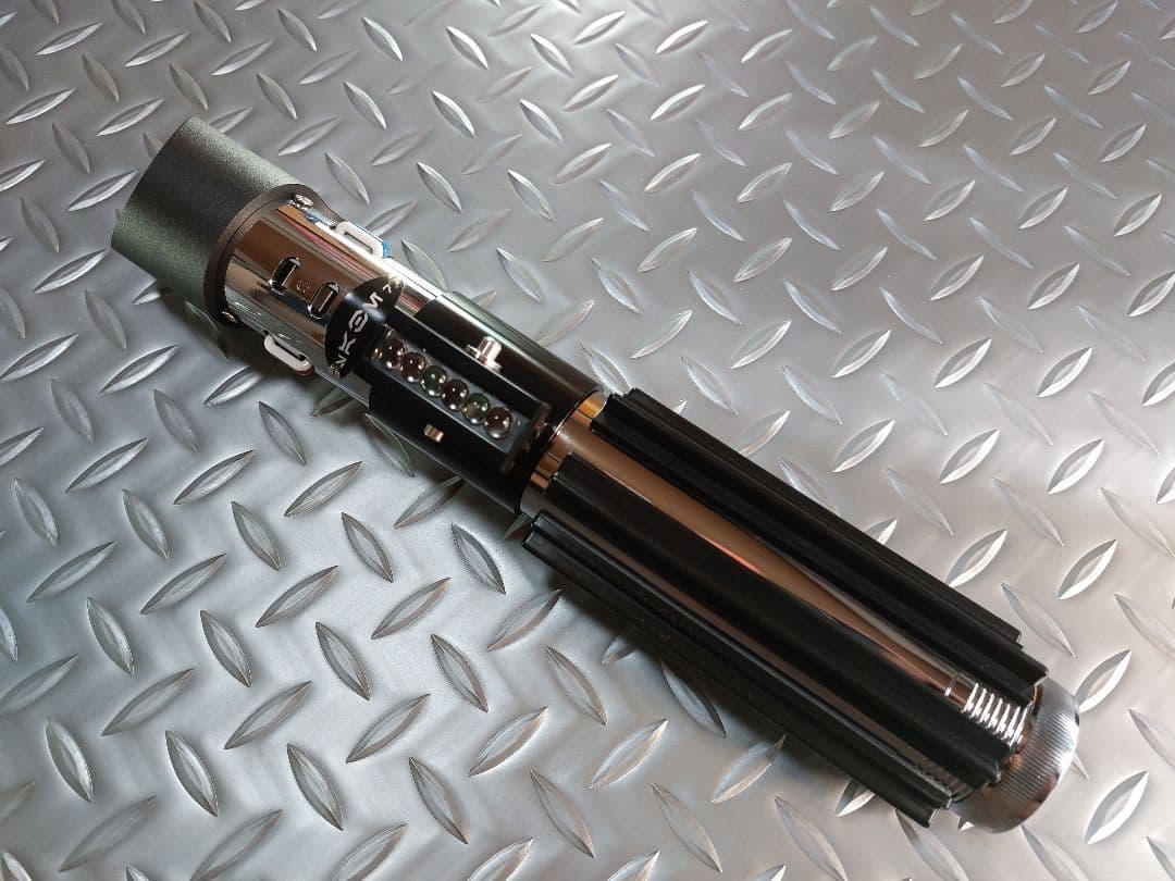 カスタムライトセーバー〈DarthVaderVariant〉SN-PRO・新品