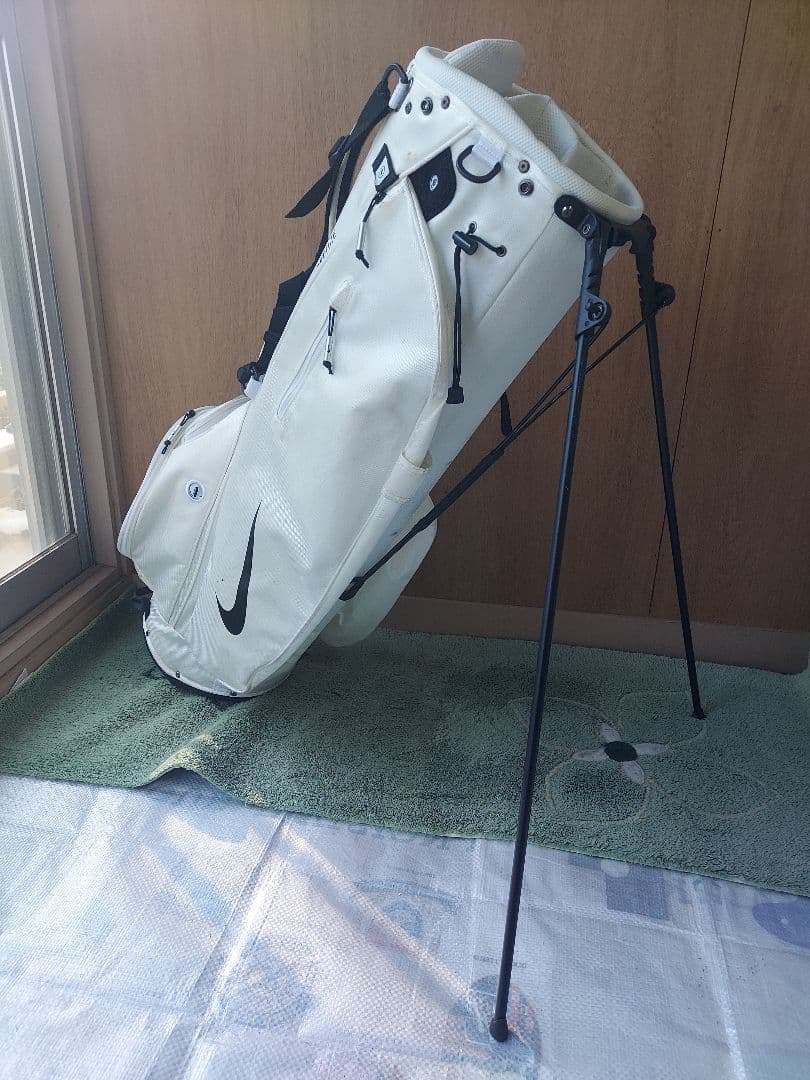 美品 NIKE キャディバッグ 軽量 スタンド式 ナイキ 白