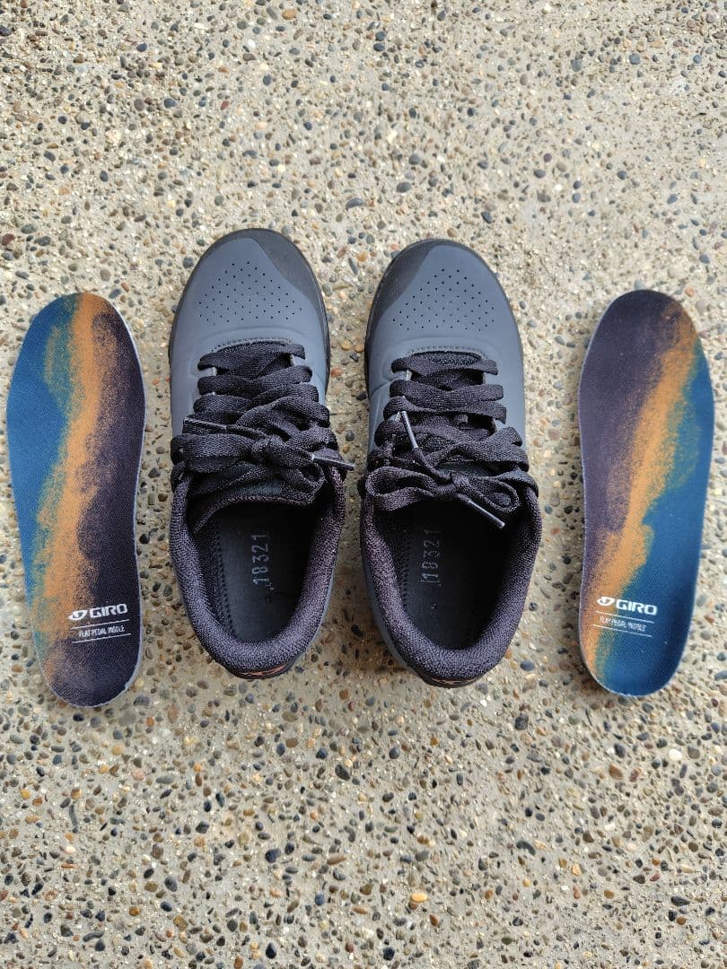 GIRO サイクリングシューズ　LATCH スニーカー グレー 黒 EU40