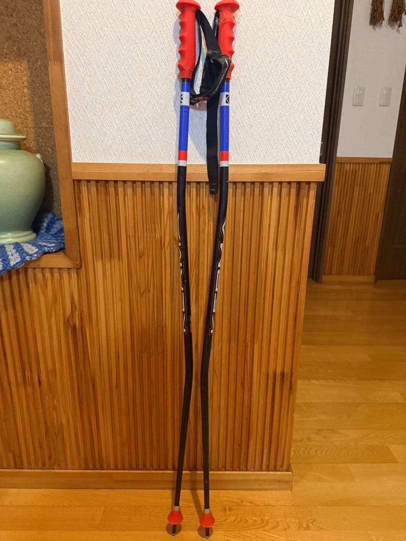 スキー用ストック 赤と黒