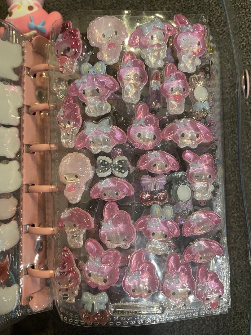 サンリオ　ボンボンドロップシール　シール手帳　ラブブ