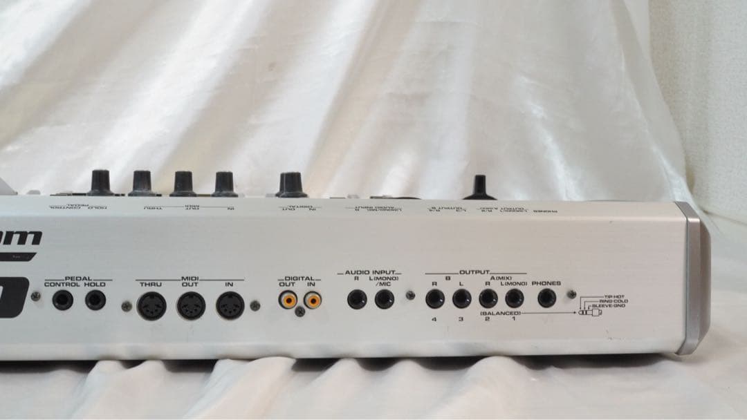 Roland Fantom-X6 シンセサイザー 動作確認済み ※液晶難あり