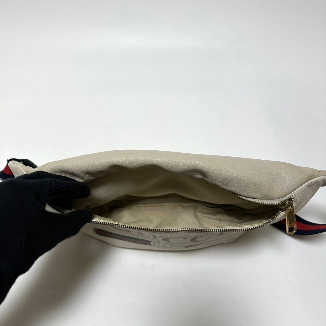 k61【美品】グッチ　ロゴプリント　レザー　シェリーライン　ボディバッグ