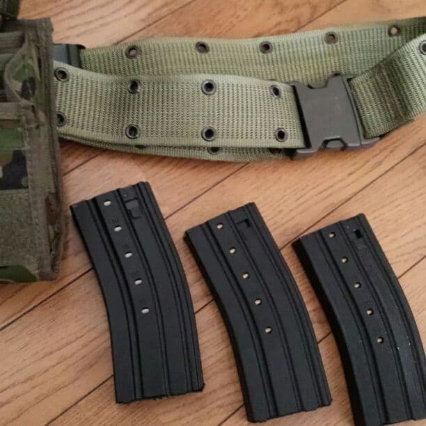 【激安特価】★陸上自衛隊PX実物＆マガジン③本＆マガジンポーチ★】