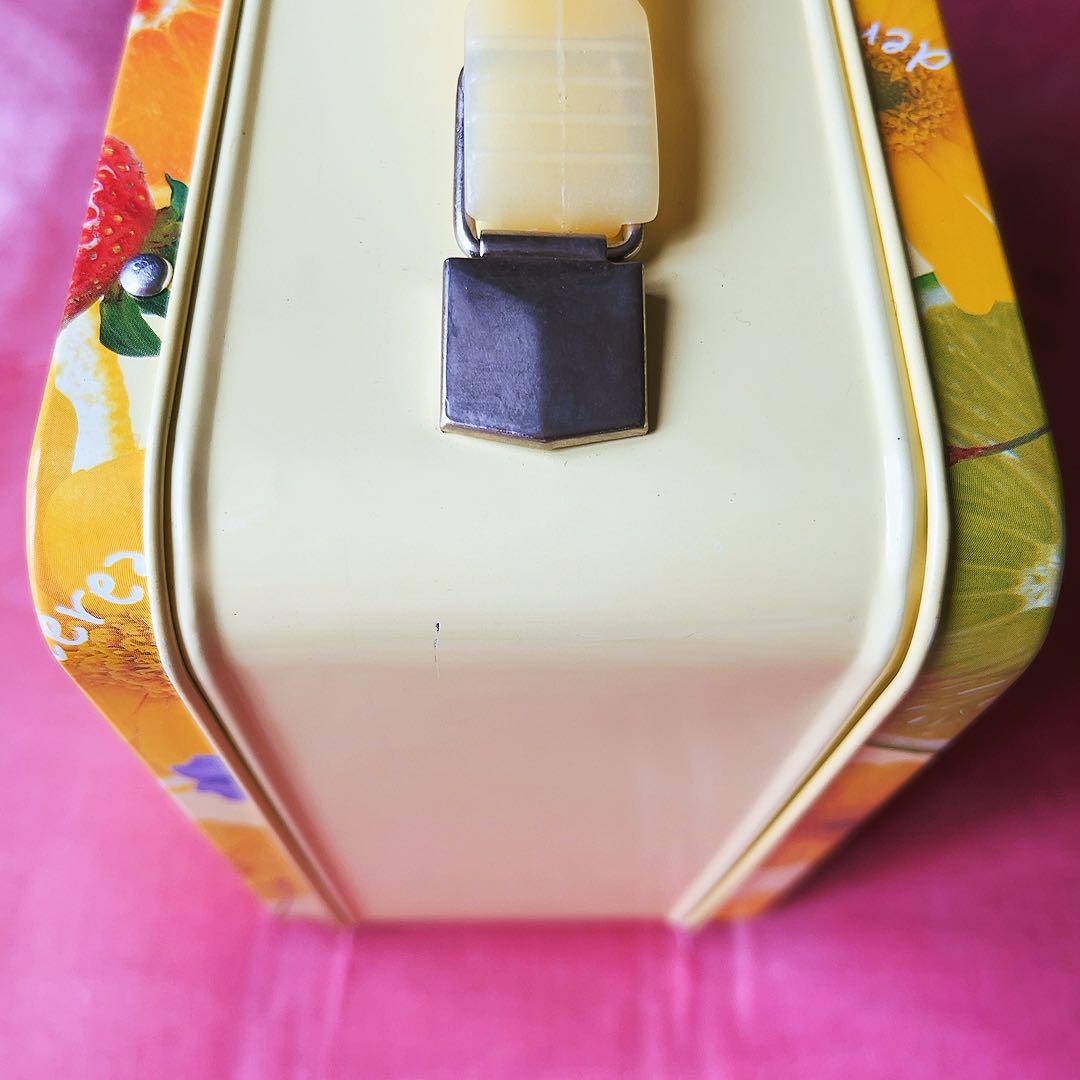 希少レア　ハローキティ　USA アルバム　缶ケース　着ぐるみ　ハチ　2003