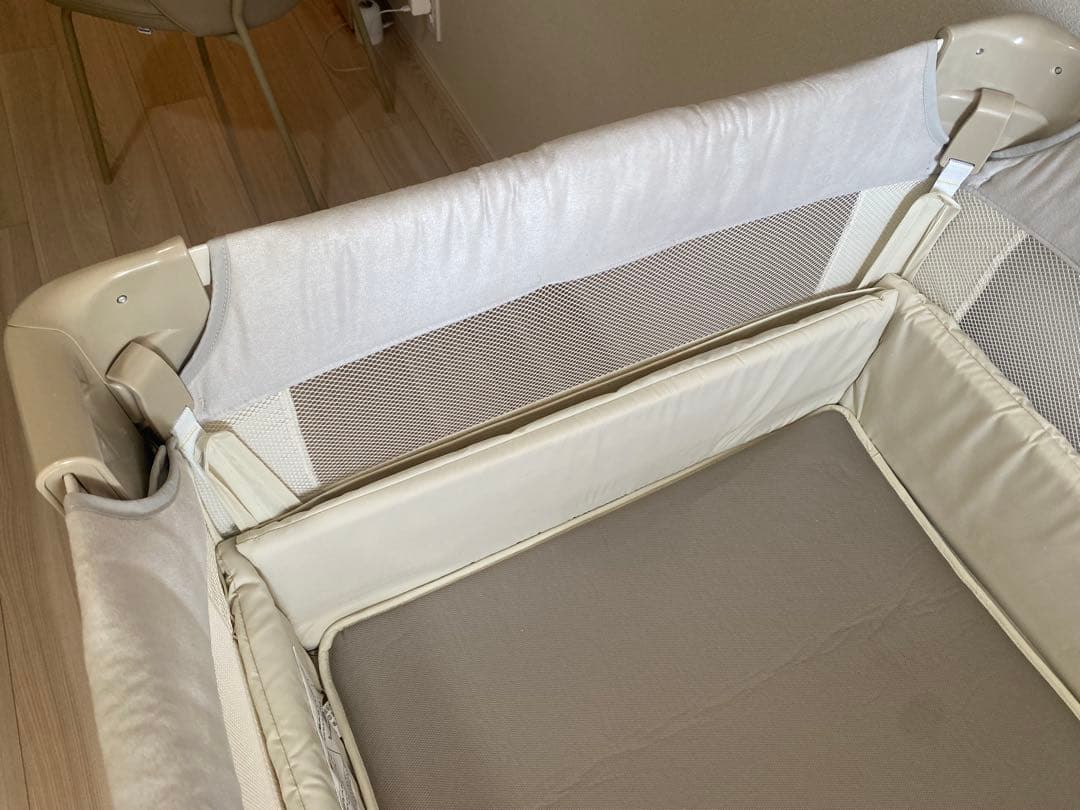 美品 アップリカ ココネル　エアープラスAB/ホワイトベージュ