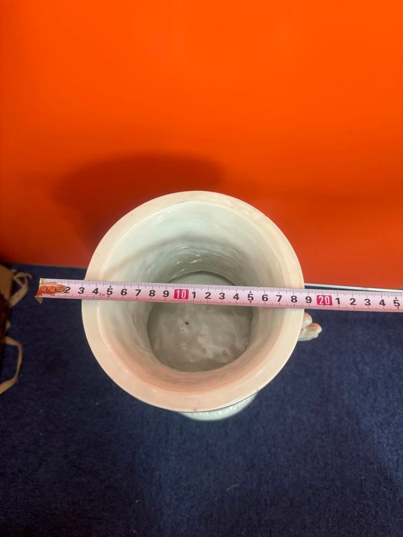 1675  希少　平戸焼　大花瓶 大壺　陰刻 人物浮彫　時代物