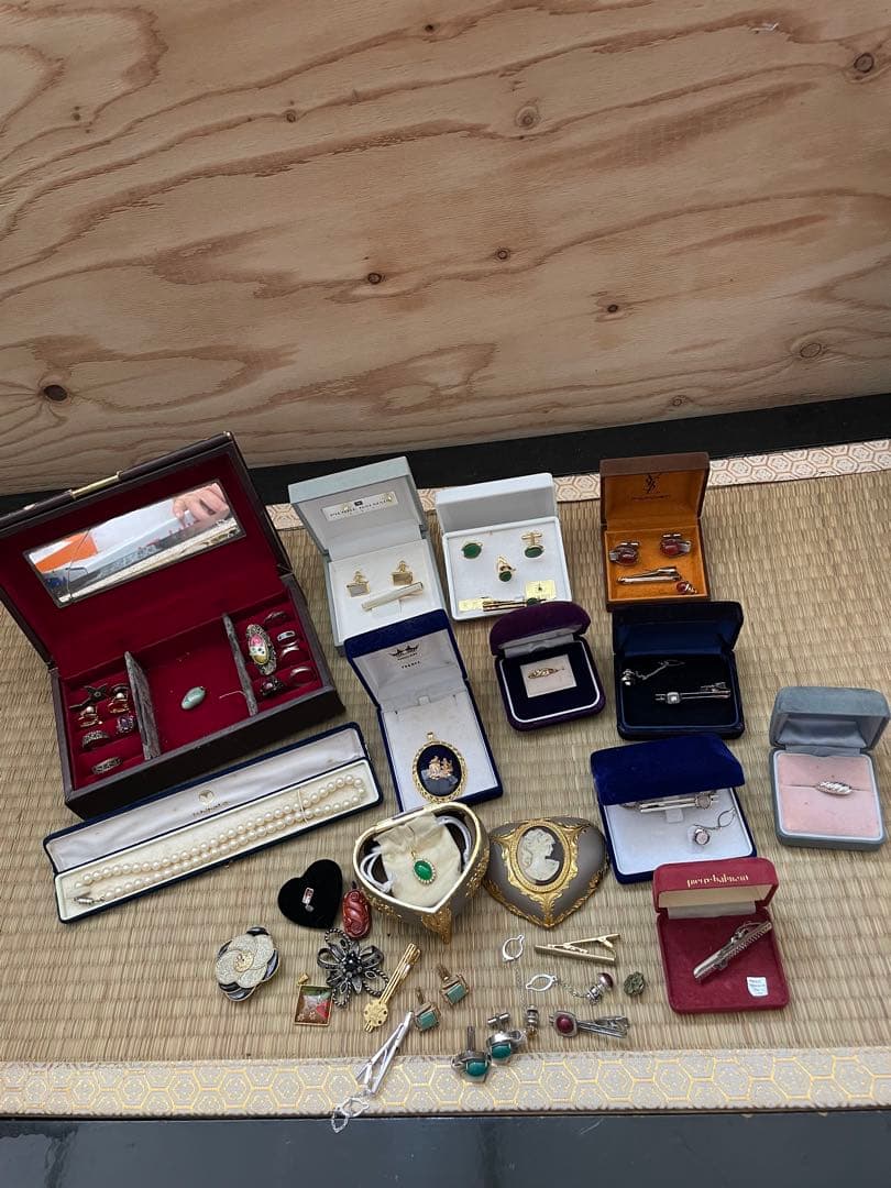 アクセサリーまとめ売りヴィンテージ　遺品整理　何点シルバー刻印あり