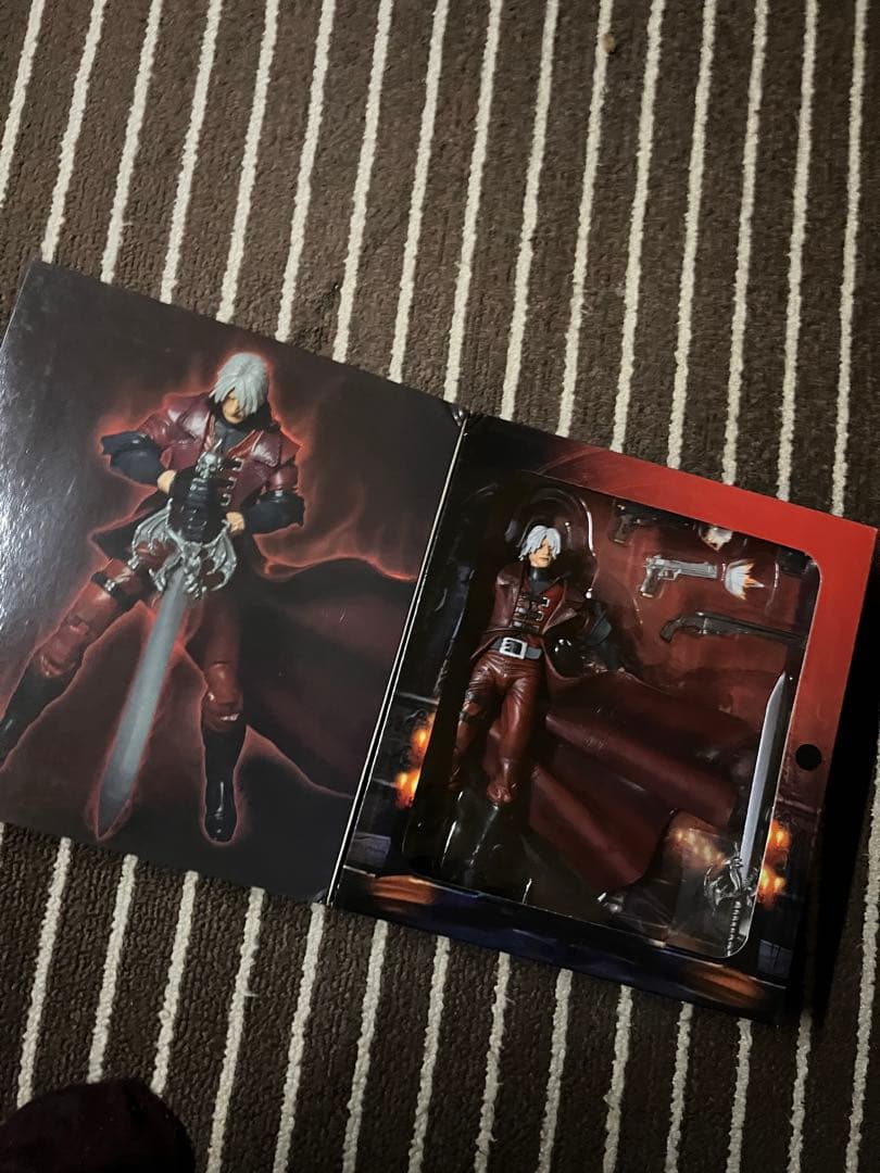 NECA Devil May Cry•フィギュア デビルメイクライ/ダンテ