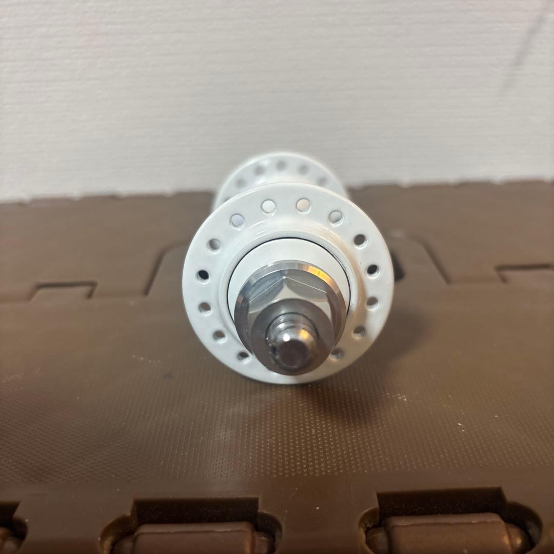 グランコンペ　ピストハブ　フロントホワイト　32H