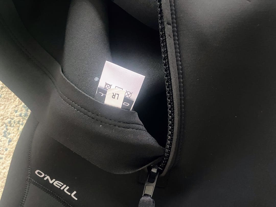 オニール　ウェットスーツ未使用品