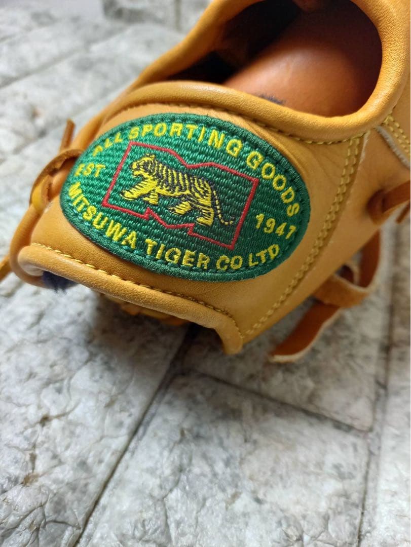 ミツワタイガー グローブ 野球　スポーツ用品