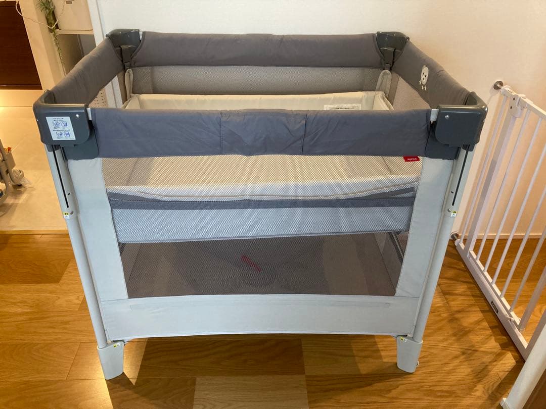 折りたたみ式ベビーベッド グレー　ココネルエアーAB アップリカ