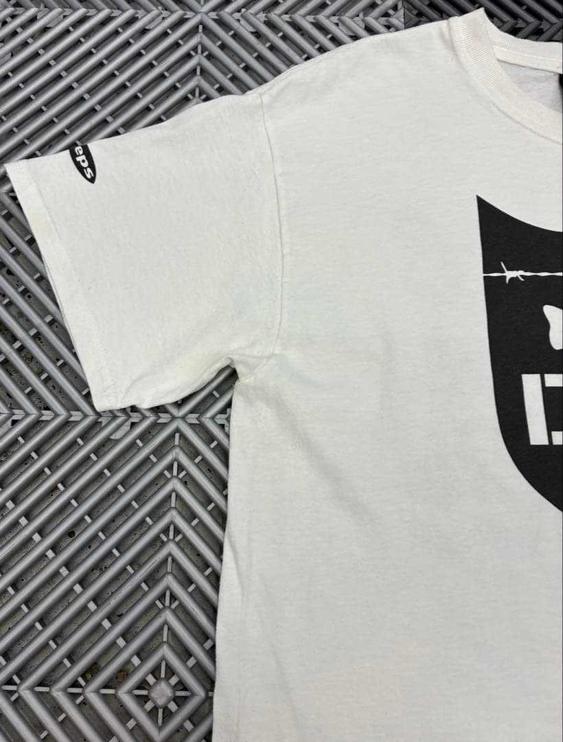 希少！限定！M！ホワイト！デプス×バスブリゲード ダブルネーム ロゴ Tシャツ