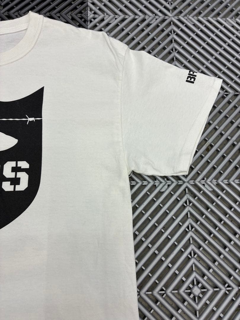 希少！限定！M！ホワイト！デプス×バスブリゲード ダブルネーム ロゴ Tシャツ