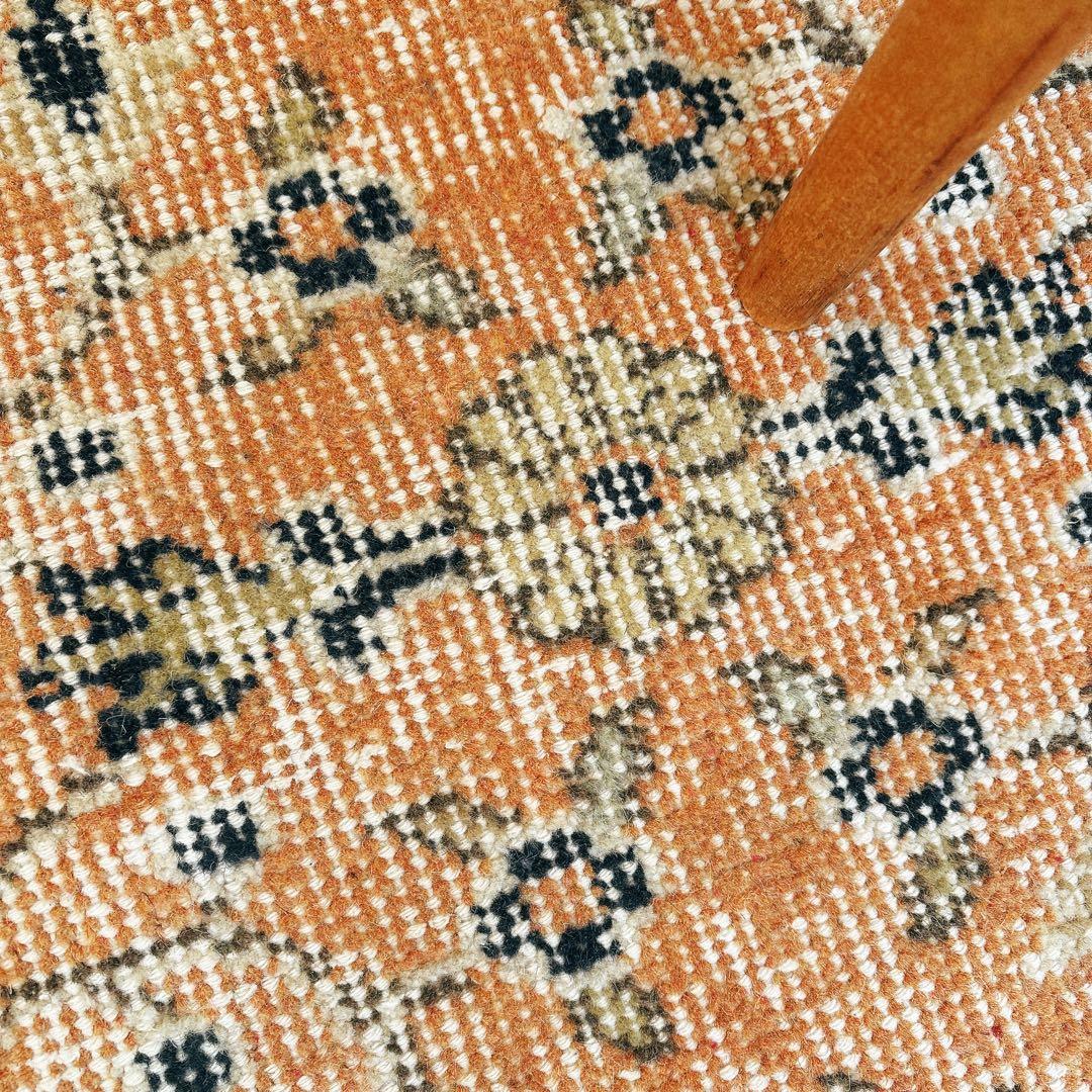 トルコ　ヴィンテージラグ　オレンジ　フローラル